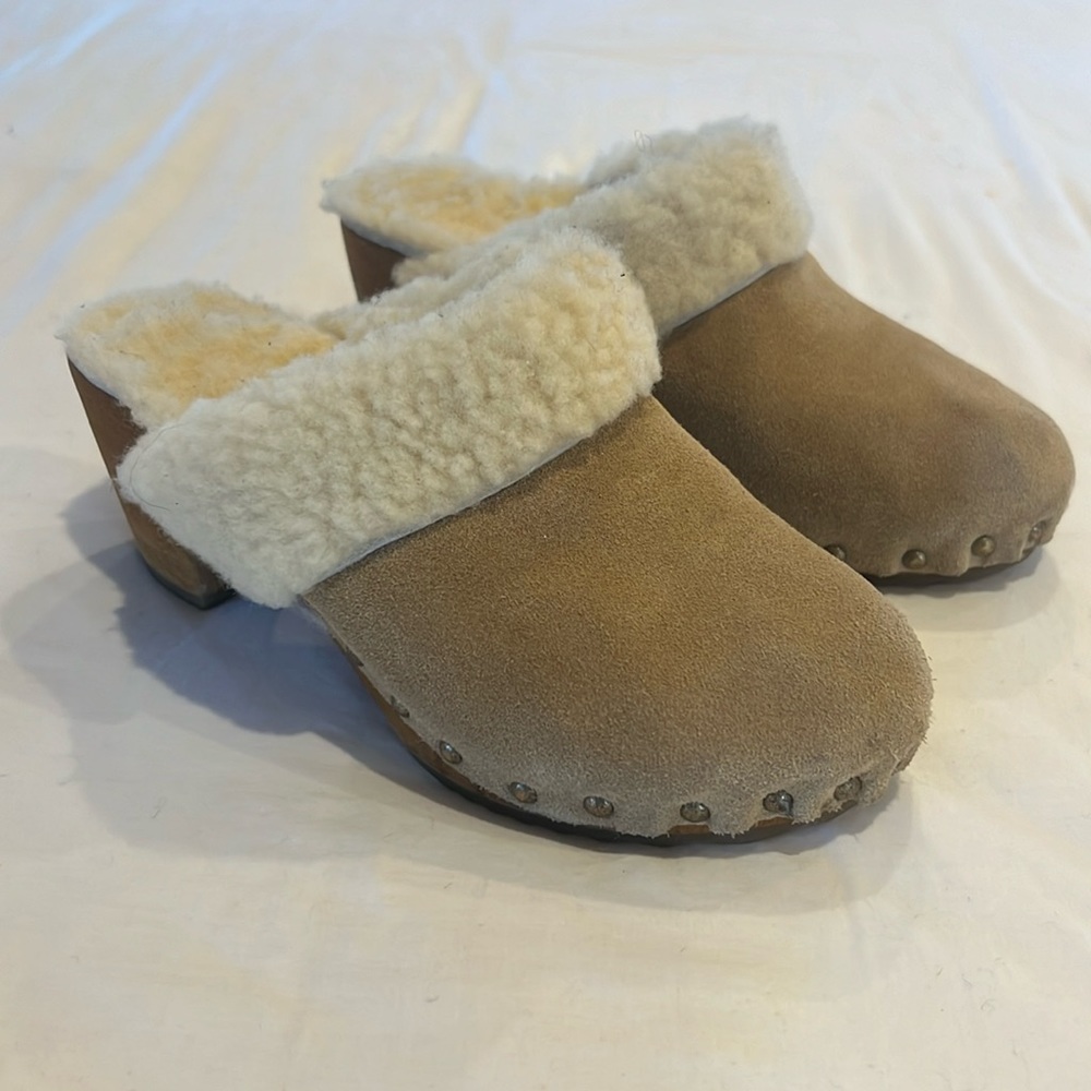Bosabo French Shearling and Suede clogs in cream and beige Sz. 8
